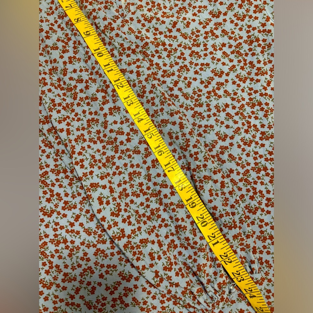 Boden, long sleeve, key hole with button at neck & at wrists, 12 - Picture 6 of 12